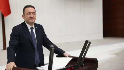 Konya'daki Yurt Skandalı Meclis Gündeminde: Barış Bektaş Bakanlığı Göreve Çağırdı