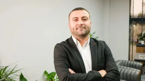 İzmir Seferihisar Belediyesi'ne Rüşvet Operasyonu: Başkan Yardımcısı Dahil 6 Gözaltı